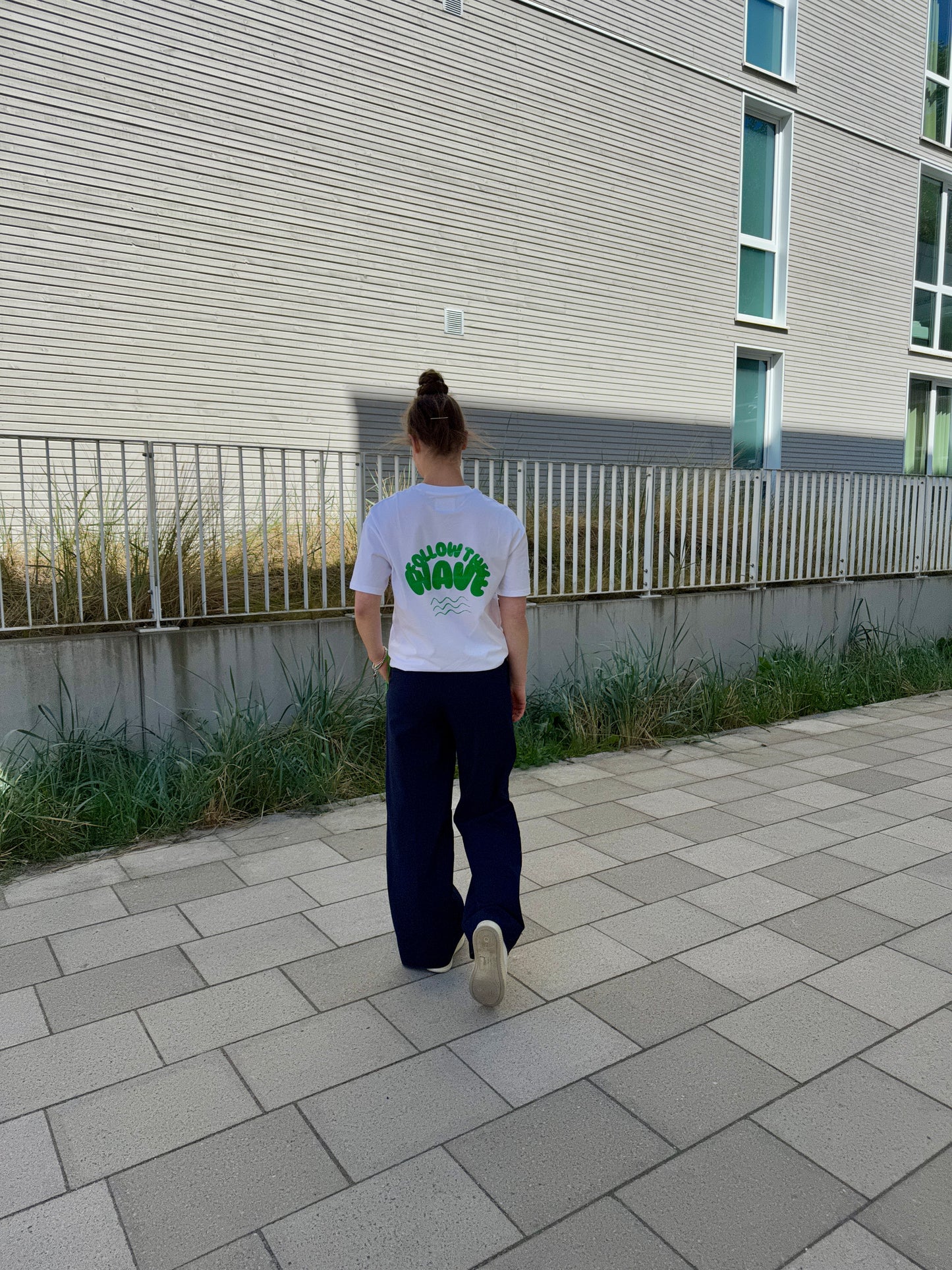 T-Shirt Weiß „Follow the Wave“