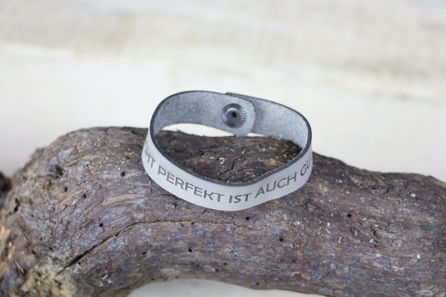 Lederarmband "...perfekt!?!..." grau