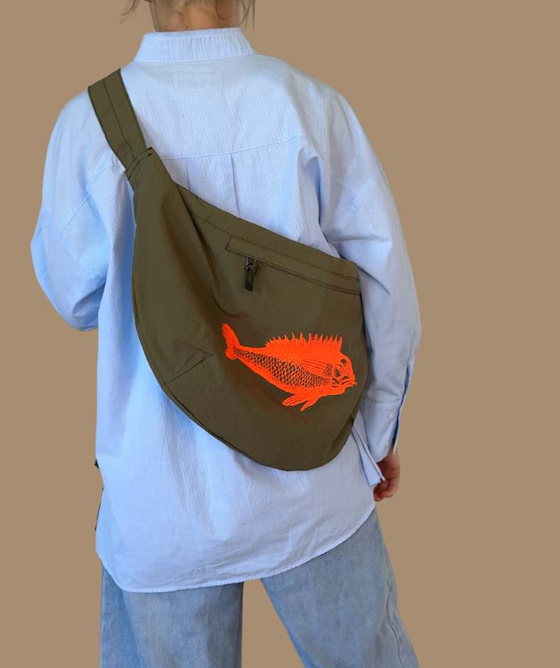 Crossbodybag Khaki "Fisch Orange"