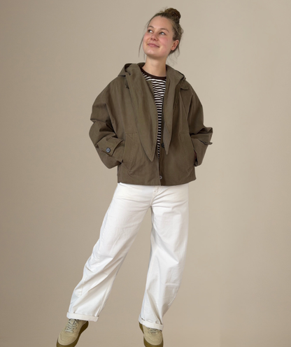 Trenchjacke mit abnehmbarer Kapuze