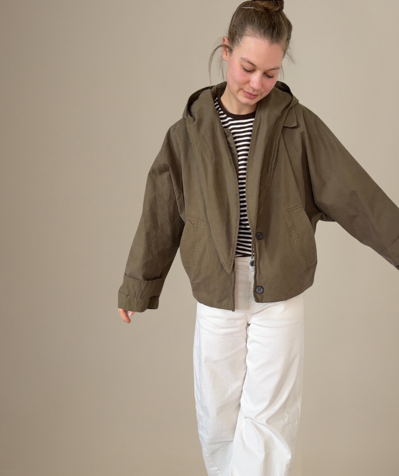 Trenchjacke mit abnehmbarer Kapuze