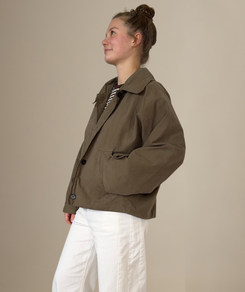 Trenchjacke mit abnehmbarer Kapuze