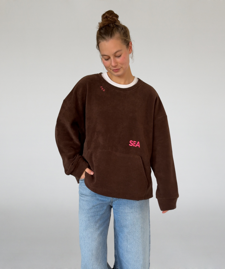 Fleecesweater mit Kangurutasche braun „SEA“