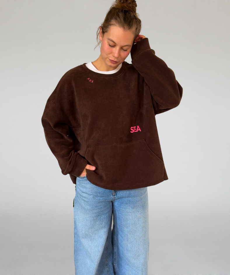 Fleecesweater mit Kangurutasche braun „SEA“