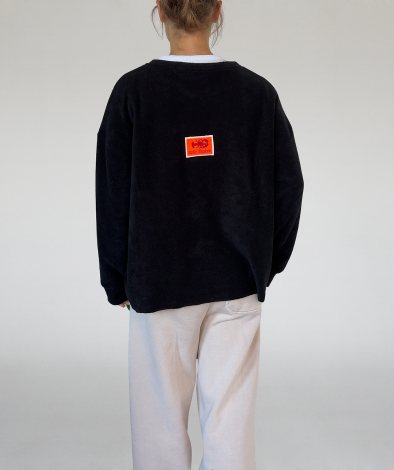 Fleecesweater mit Kangurutasche schwarz „salty lifestyle“