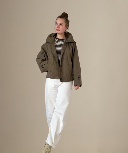Trenchjacke mit abnehmbarer Kapuze