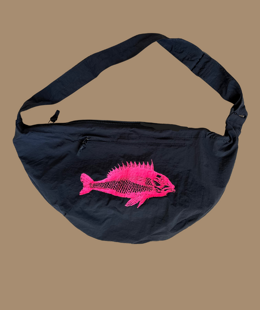 Crossbodybag Schwarz "Fisch"
