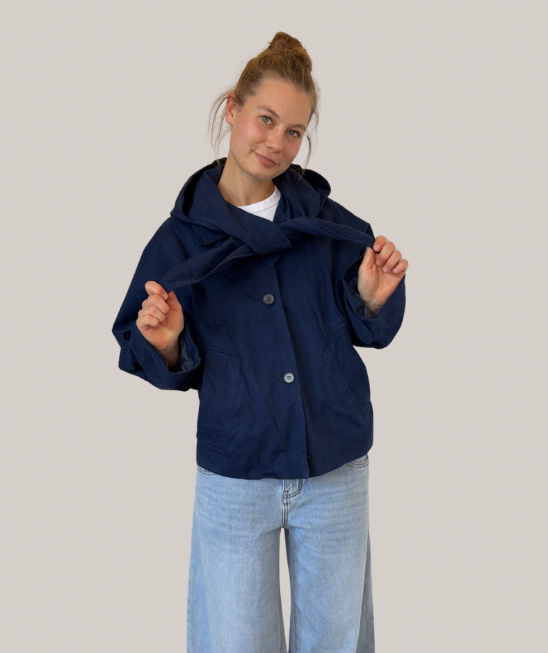 Trenchjacke mit abnehmbarer Kapuze navyblau